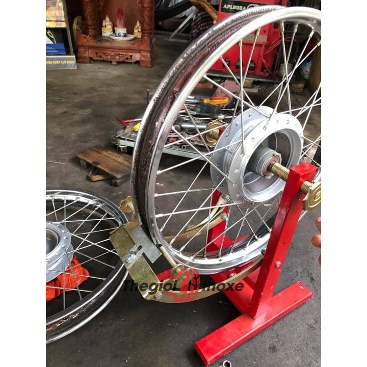 Kiểu bắt căm niềng xe máy của thợ Indonesiathật là bá đạo 2banhvn #46 Kiểu bắt căm niềng xe máy của thợ Indonesiathật là bá đạo 2banhvn